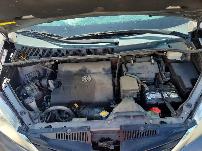 2012 TOYOTA SIENNA LE  