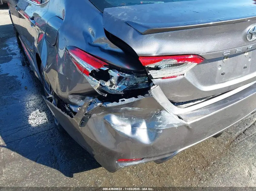 2018 TOYOTA CAMRY SE