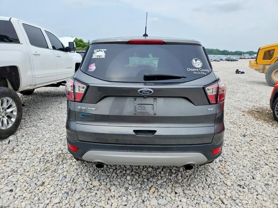 2017 FORD ESCAPE SE  
