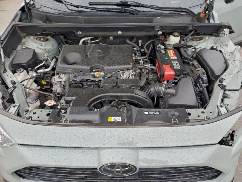 2021 TOYOTA RAV4 XLE  