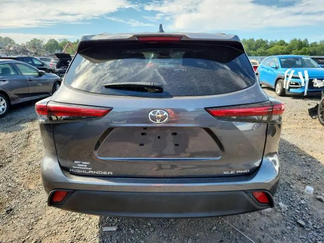 2021 TOYOTA HIGHLANDER XLE  