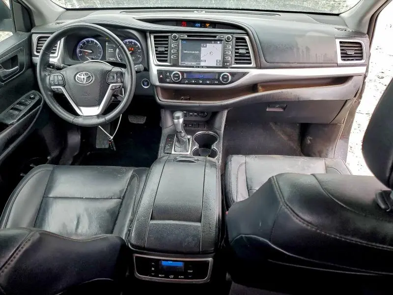 2019 TOYOTA HIGHLANDER SE  