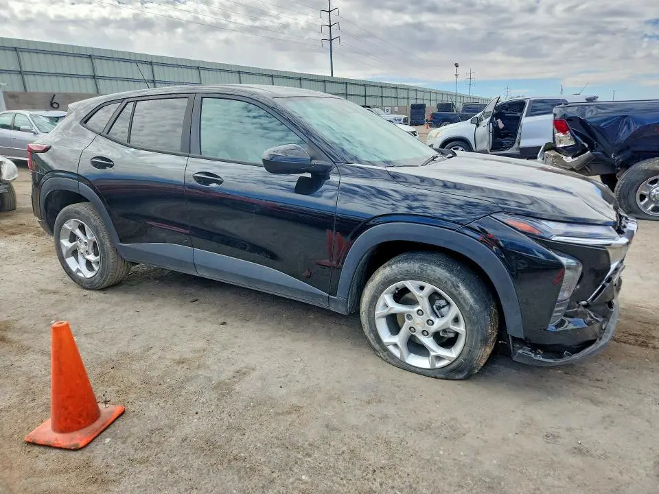 2024 CHEVROLET TRAX LS  