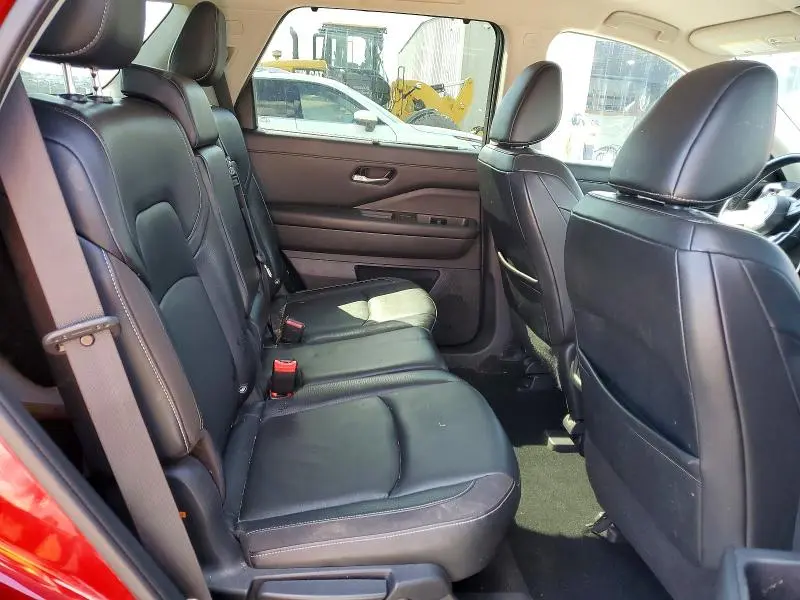 2022 NISSAN PATHFINDER SL  