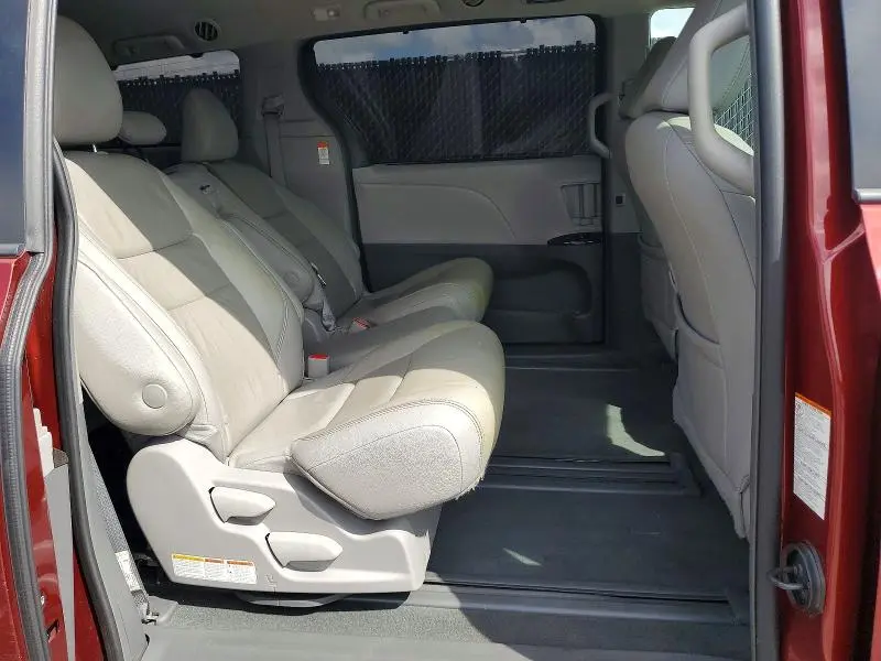 2019 TOYOTA SIENNA XLE PREMIUM 8-PASSENGER  