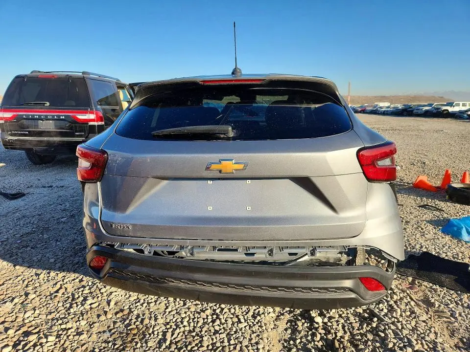 2025 CHEVROLET TRAX LS  