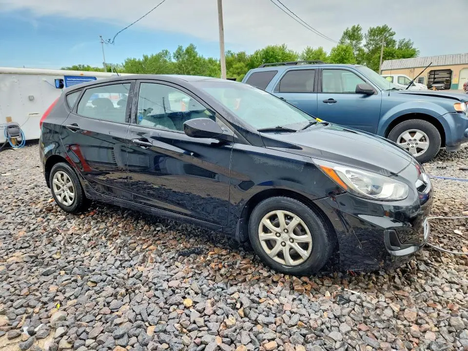 2013 HYUNDAI ACCENT GS  