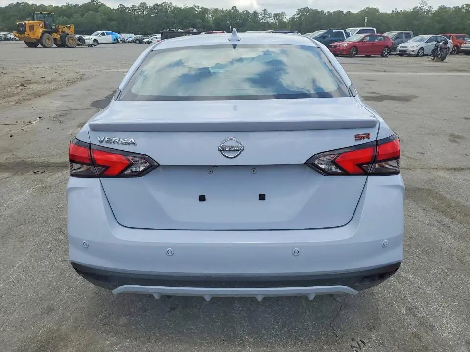 2023 NISSAN VERSA SR  