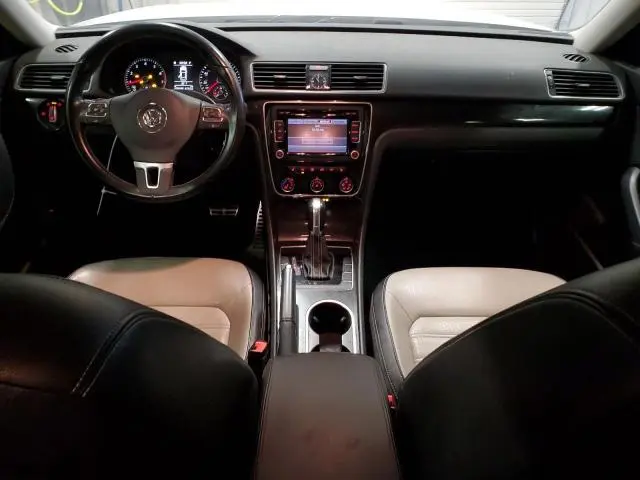 2015 VOLKSWAGEN PASSAT SE  