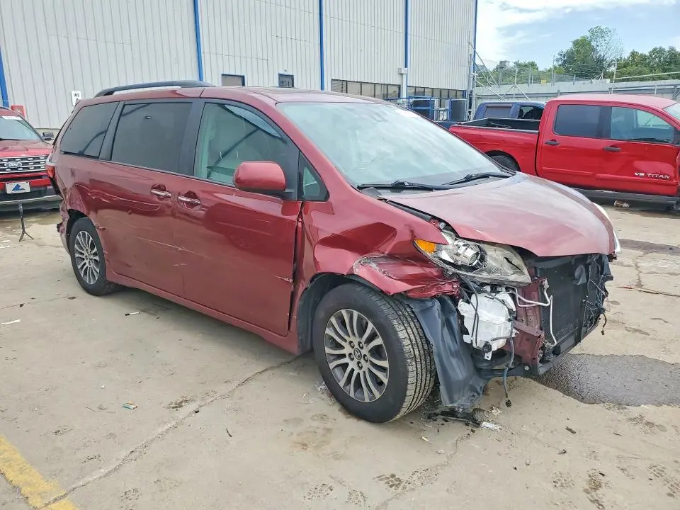 2018 TOYOTA SIENNA XLE PREMIUM 8-PASSENGER  