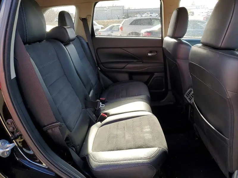 2019 MITSUBISHI OUTLANDER SE  