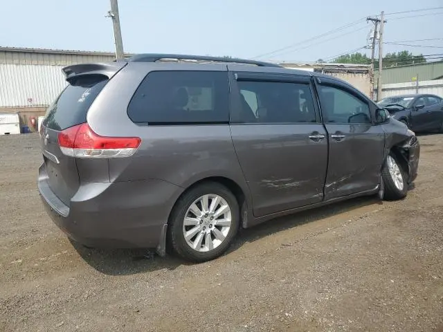 2014 TOYOTA SIENNA XLE  