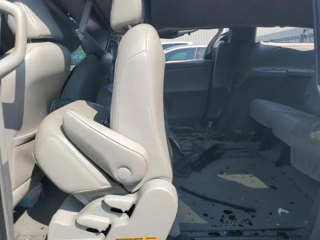 2011 TOYOTA SIENNA XLE  