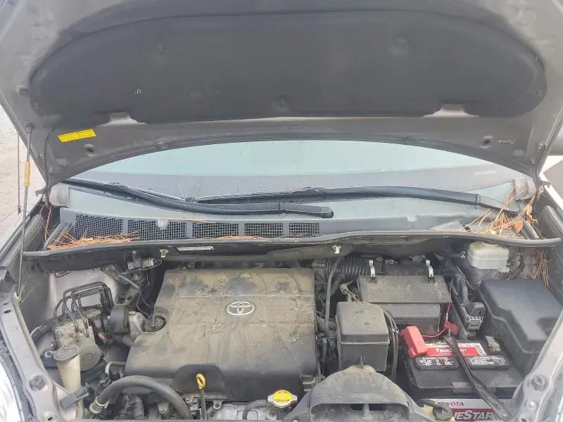 2013 TOYOTA SIENNA LE  