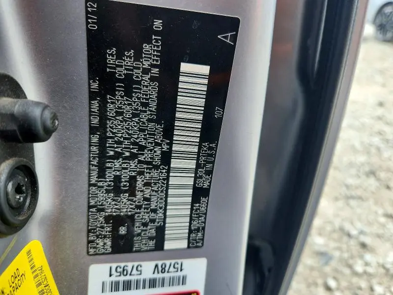 2012 TOYOTA SIENNA LE  