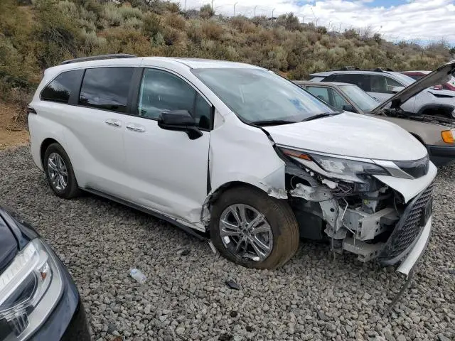2022 TOYOTA SIENNA XSE  