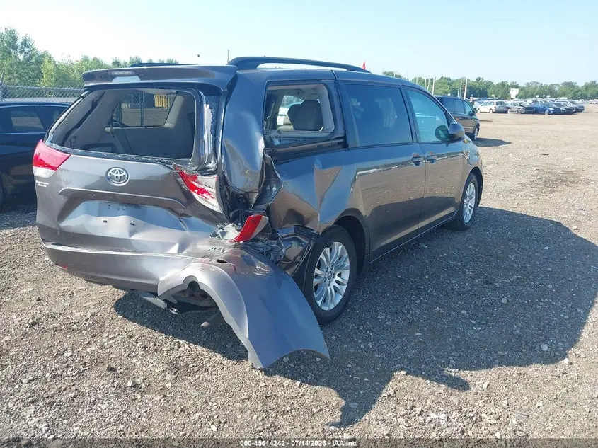 2011 TOYOTA SIENNA XLE V6