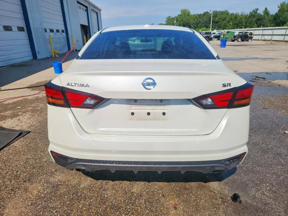 2019 NISSAN ALTIMA SR  