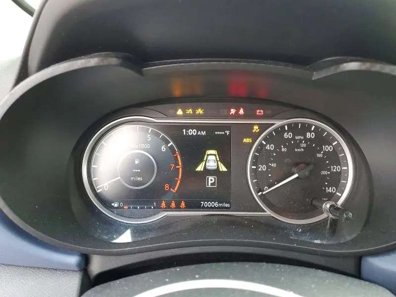 2023 NISSAN VERSA SV  