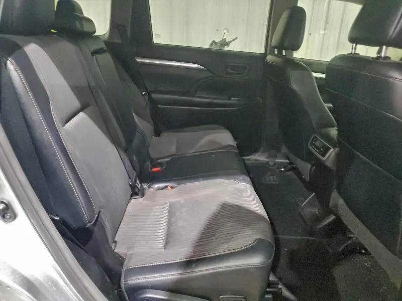 2017 TOYOTA HIGHLANDER LE  