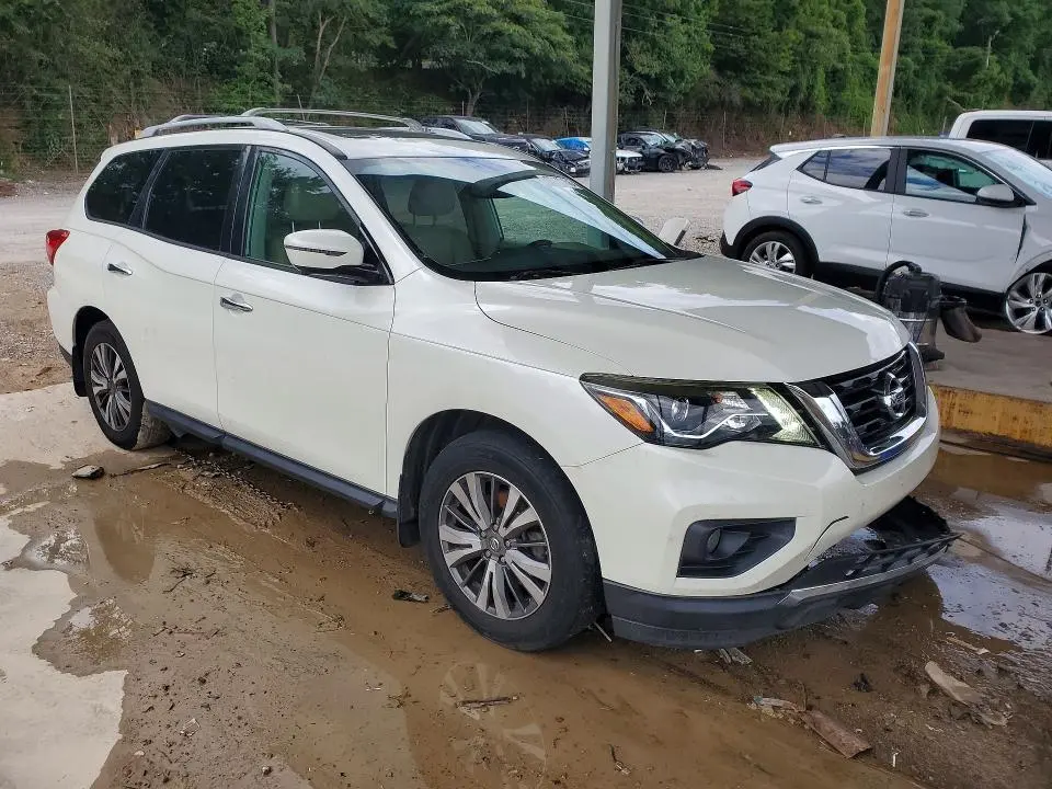 2017 NISSAN PATHFINDER SL  