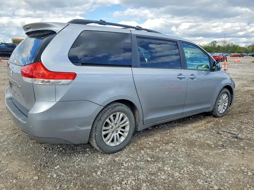 2013 TOYOTA SIENNA XLE 8-PASSENGER  