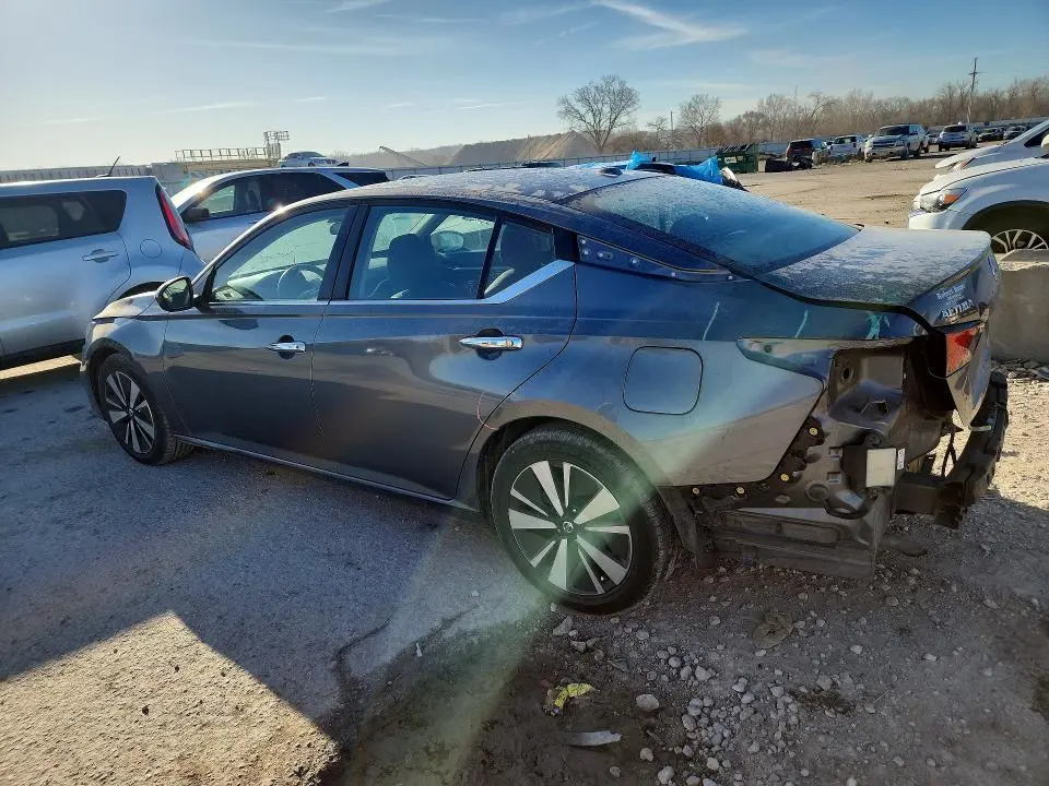 2021 NISSAN ALTIMA SV  