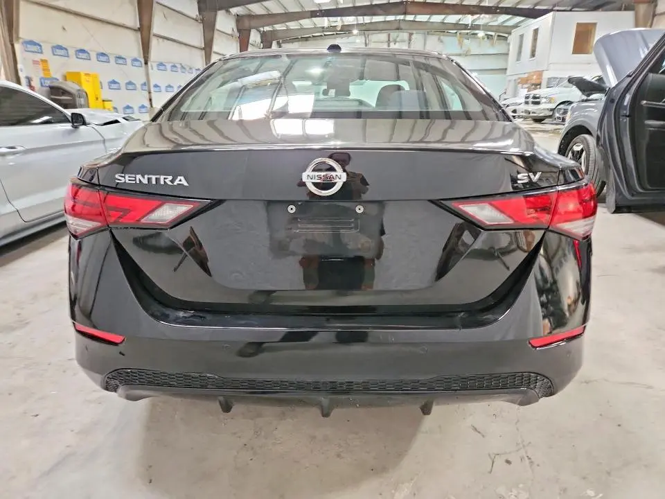 2022 NISSAN SENTRA SV  