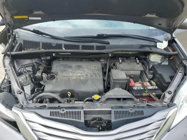 2016 TOYOTA SIENNA XLE  