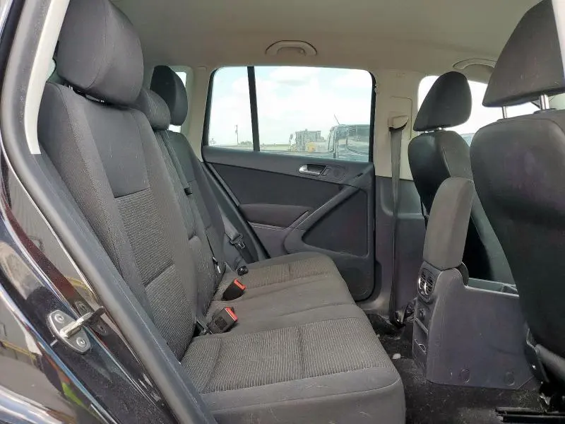2013 VOLKSWAGEN TIGUAN S  