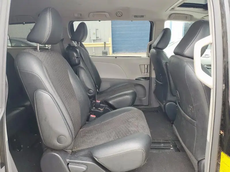2011 TOYOTA SIENNA SPORT  