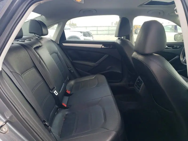 2013 VOLKSWAGEN PASSAT SE  