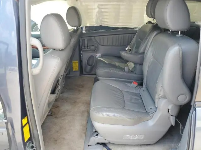2010 TOYOTA SIENNA XLE  