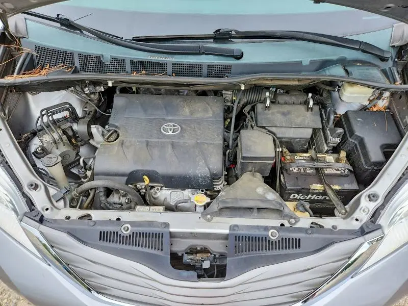 2013 TOYOTA SIENNA XLE 8-PASSENGER  