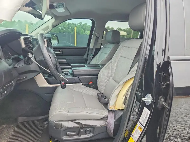 2023 TOYOTA TUNDRA SR5  