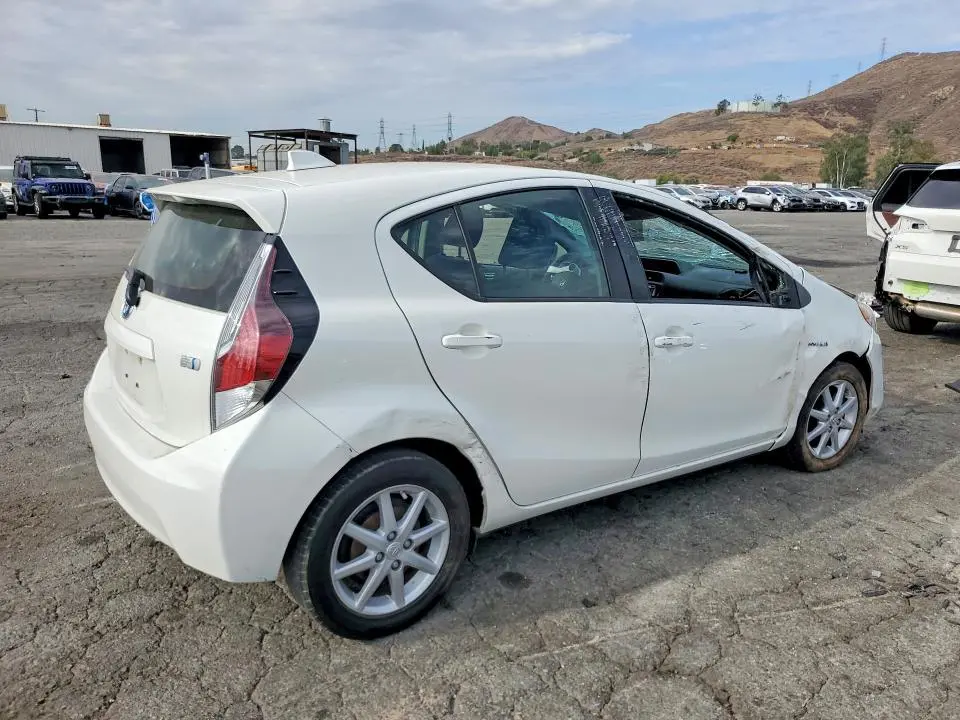 2015 TOYOTA PRIUS C THREE  