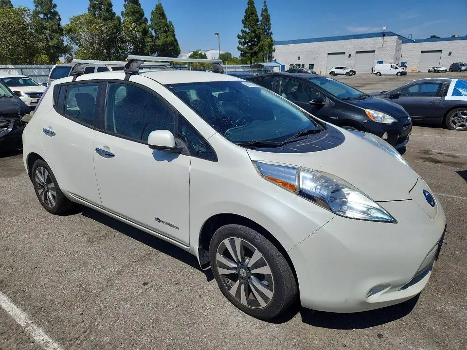 2016 NISSAN LEAF SV  
