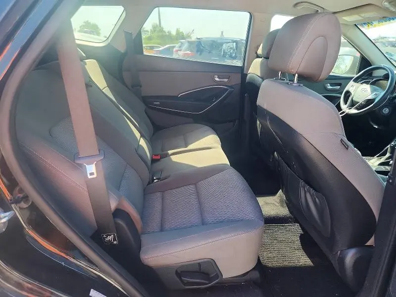 2017 HYUNDAI SANTA FE SE  