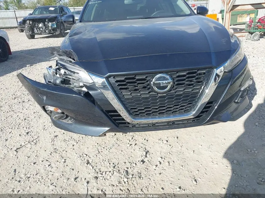 2022 NISSAN ALTIMA PLATINUM INTELLIGENT AWD