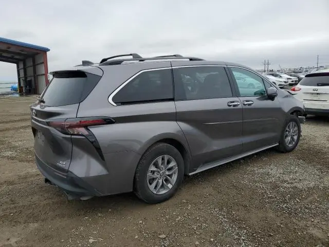 2024 TOYOTA SIENNA XLE  
