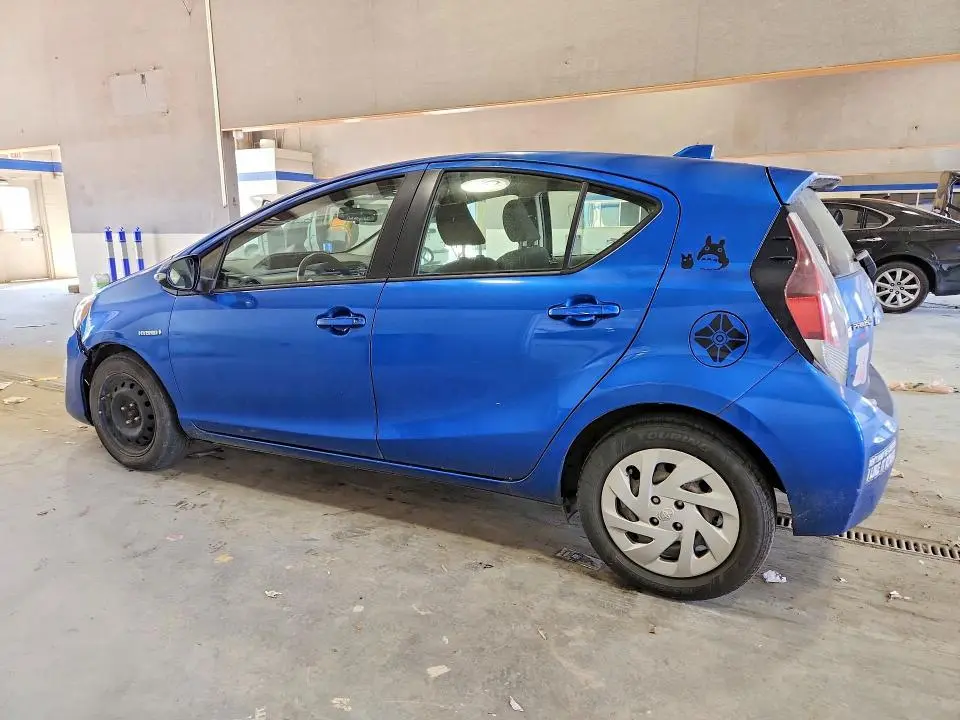 2016 TOYOTA PRIUS C THREE  
