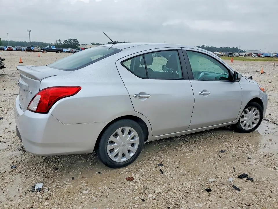 2019 NISSAN VERSA SV  