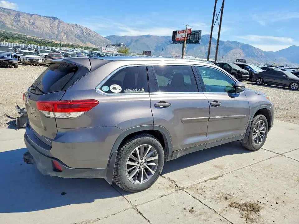 2019 TOYOTA HIGHLANDER XLE  