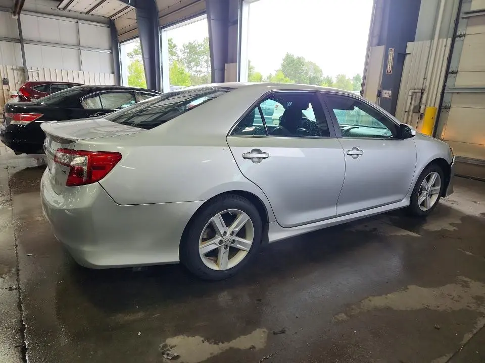 2013 TOYOTA CAMRY SE  