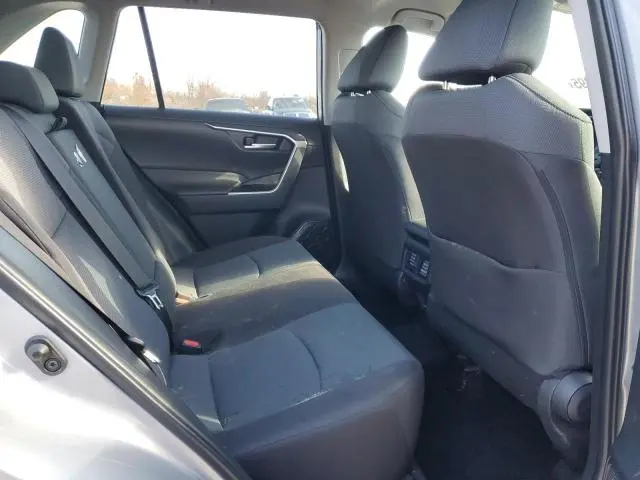 2025 TOYOTA RAV4 XLE  