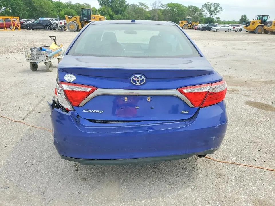 2016 TOYOTA CAMRY SE  