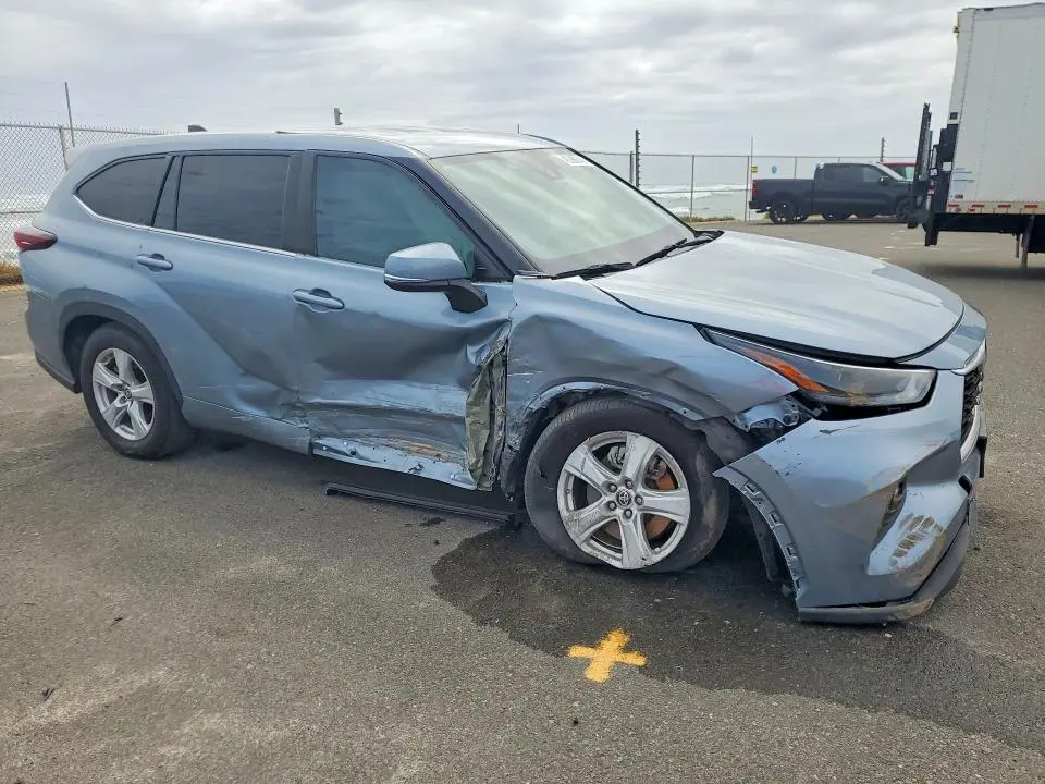 2024 TOYOTA HIGHLANDER LE  
