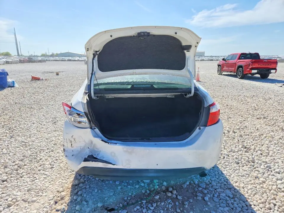 2015 TOYOTA COROLLA LE PLUS  