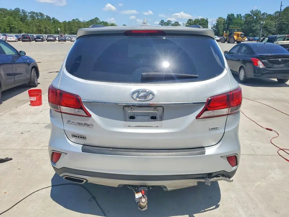 2018 HYUNDAI SANTA FE SE  