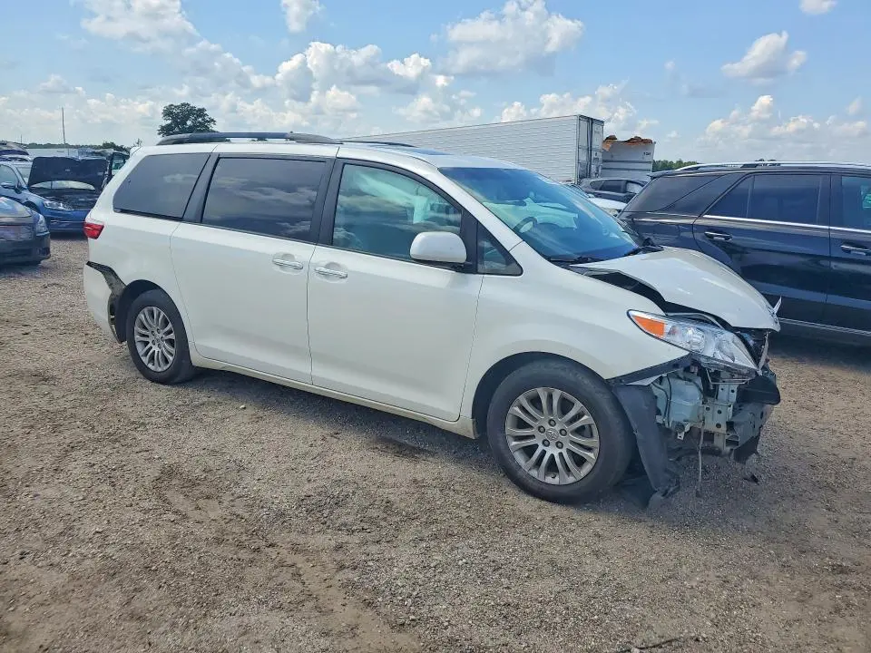 2017 TOYOTA SIENNA XLE 8-PASSENGER  